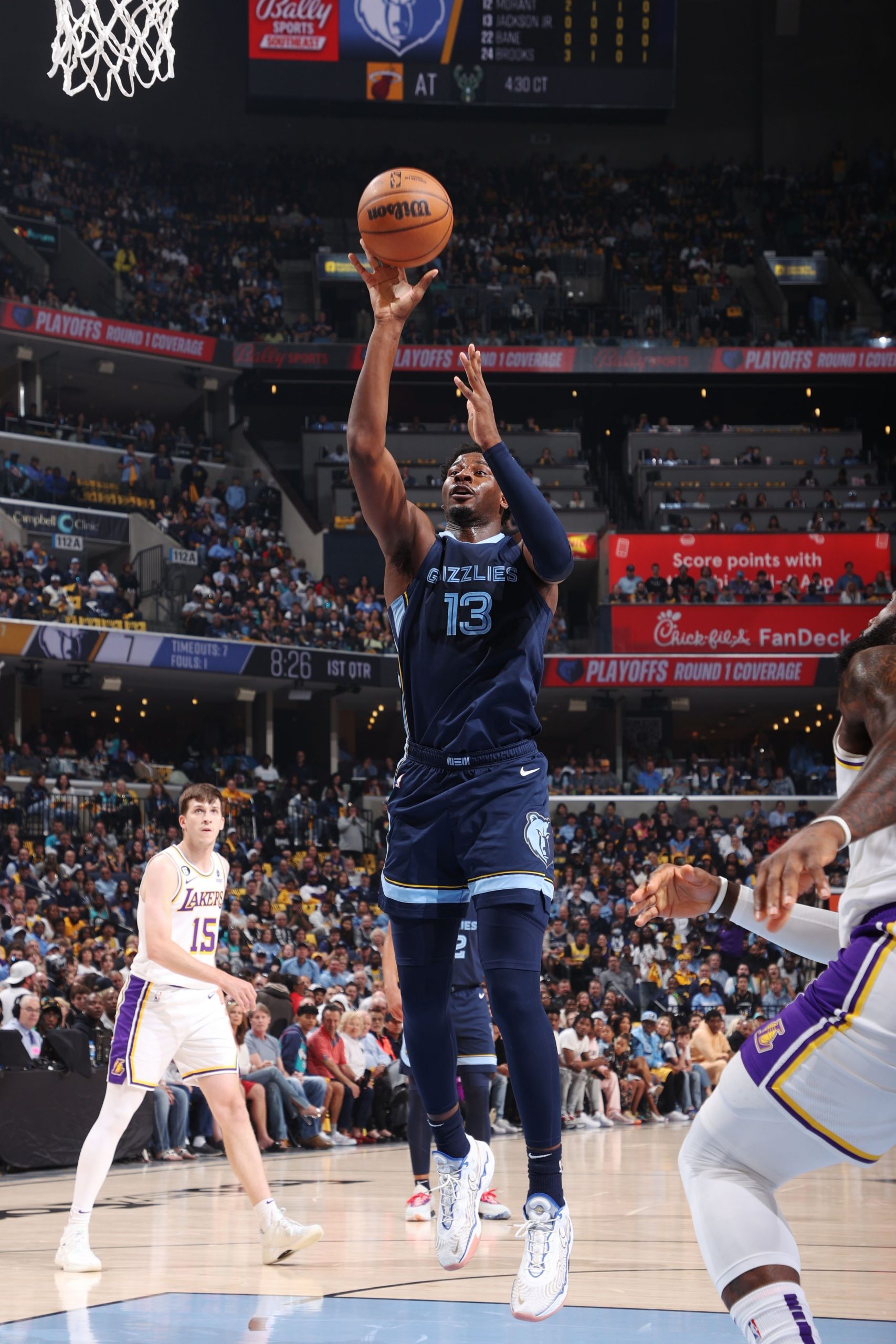 Memphis Flyer  Lakers Take Game 1 Over Grizzlies